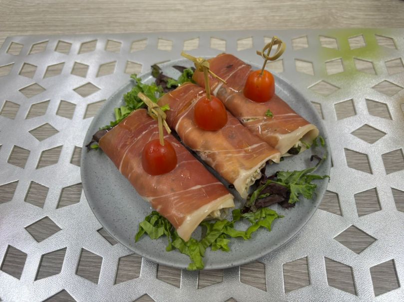 Rollos de jamón serrano