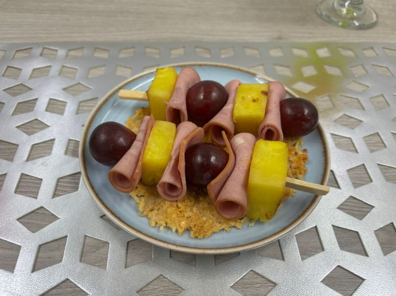 Brochetas de jamón y piña