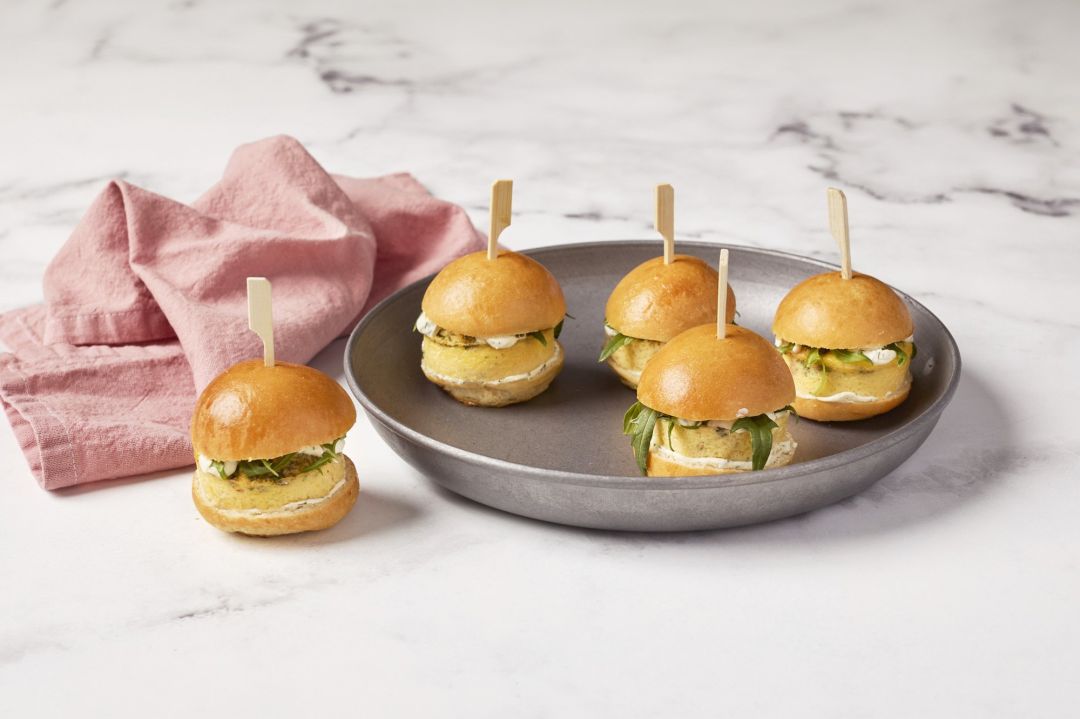 Smoked Salmon Slider with Horseradish Cream