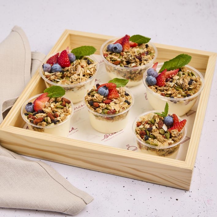 Greek Yoghurt w Toasted Granola & Berries
