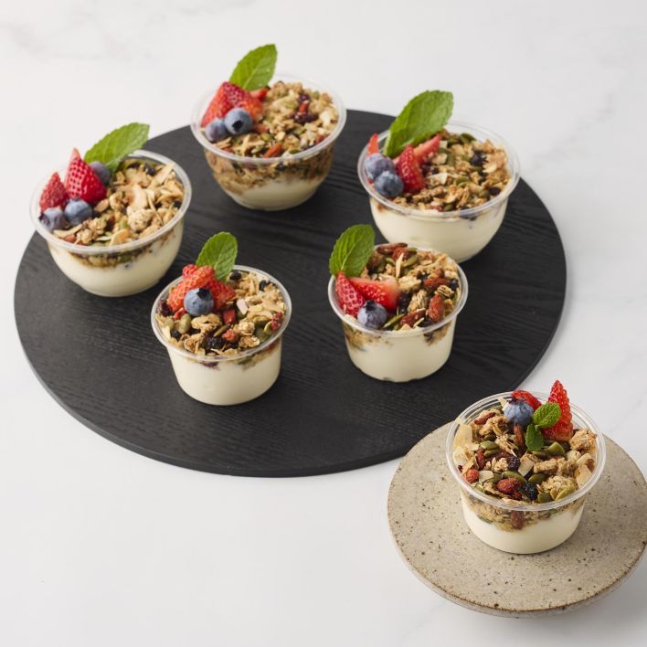 Greek Yoghurt w Toasted Granola & Berries