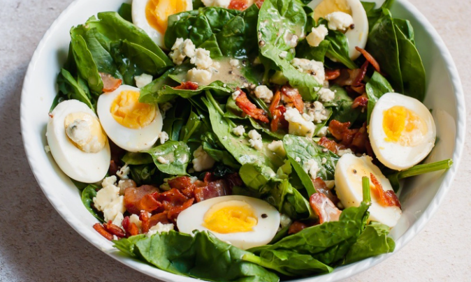 SPINACH SALAD WITH BACON BLEU CHEESE AND EGG