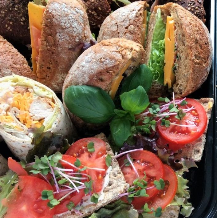 Deluxe Healthy Lunch Selection