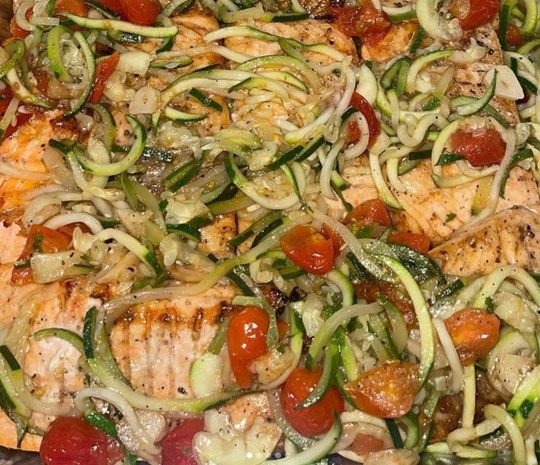 Grilled Salmon & Julienne Vegetables (20oz)
