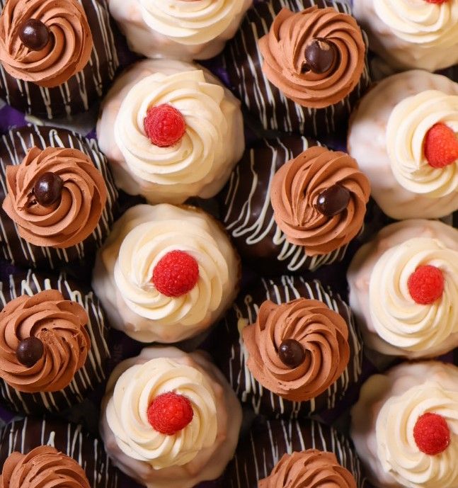 Baby Bundt Cakes (Boxed)